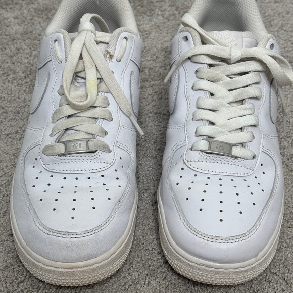 Nike Air Force One White Classic Sneakers with Leather Upper - Picture 3 of 10